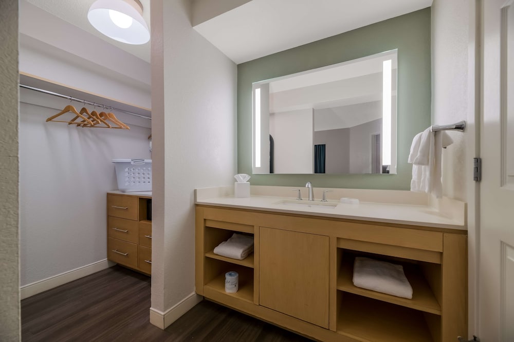 Sonesta ES Suites Orlando - International Drive — Hotel rooms in Orlando, Florida
