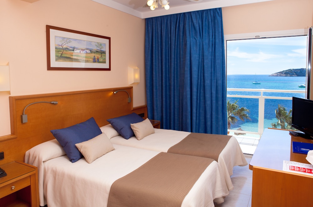 Hotel Ses Figueres — Hotel rooms in Ibiza Town, Balearic Islands