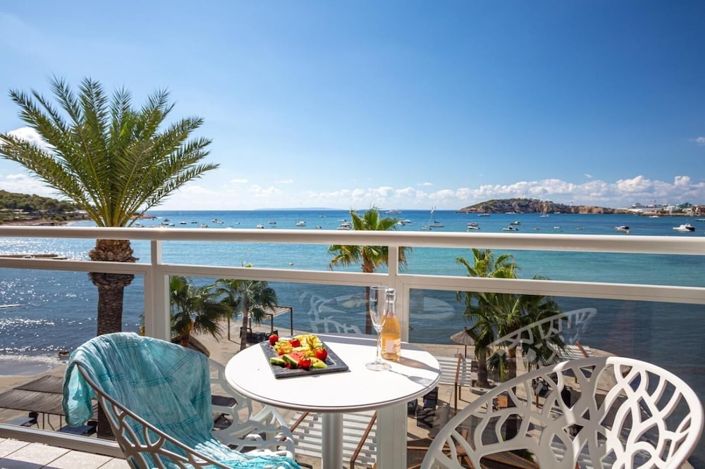 Hotel Ses Figueres — Hotel rooms in Ibiza Town, Balearic Islands