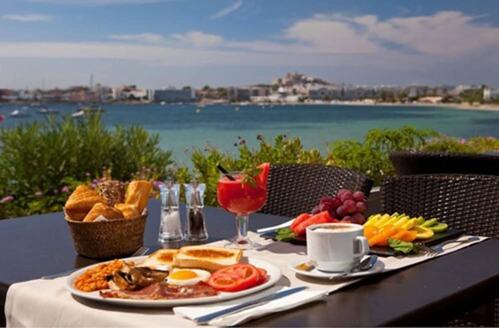 Hotel Ses Figueres — Restaurant & bars in Ibiza Town, Balearic Islands