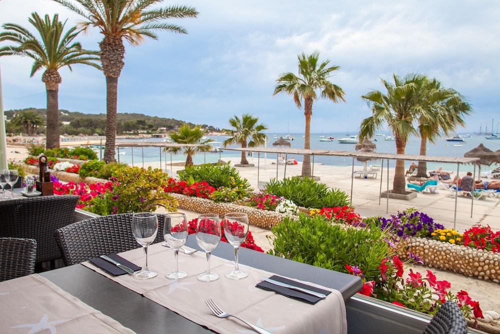 Hotel Ses Figueres — Restaurant & bars in Ibiza Town, Balearic Islands