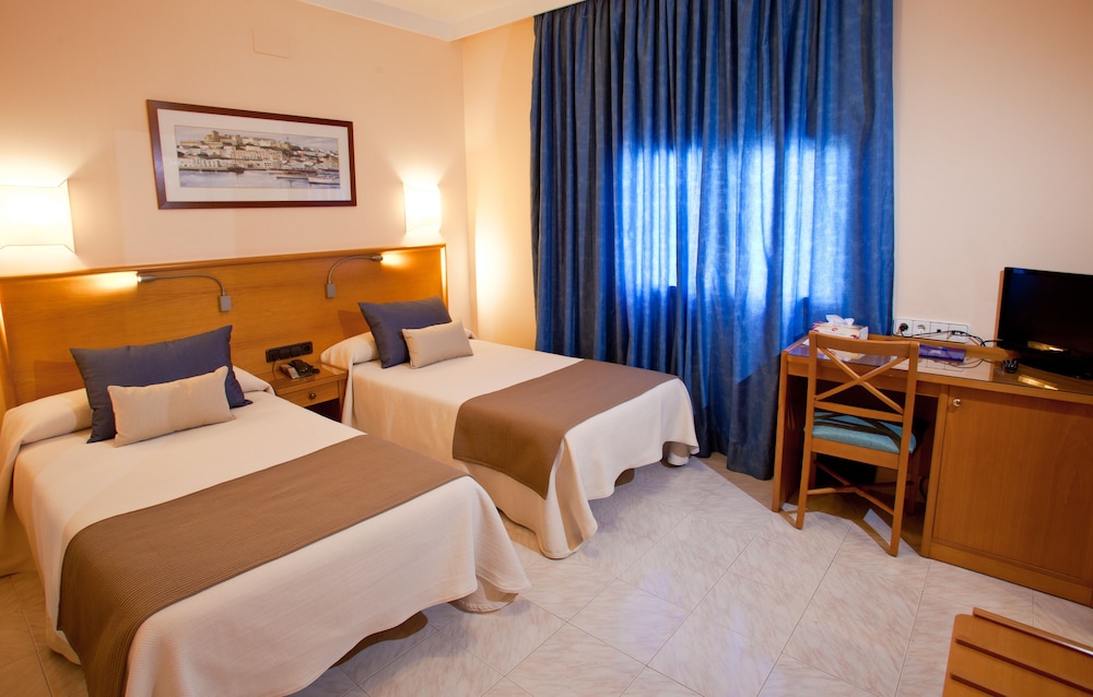 Hotel Ses Figueres — Hotel rooms in Ibiza Town, Balearic Islands