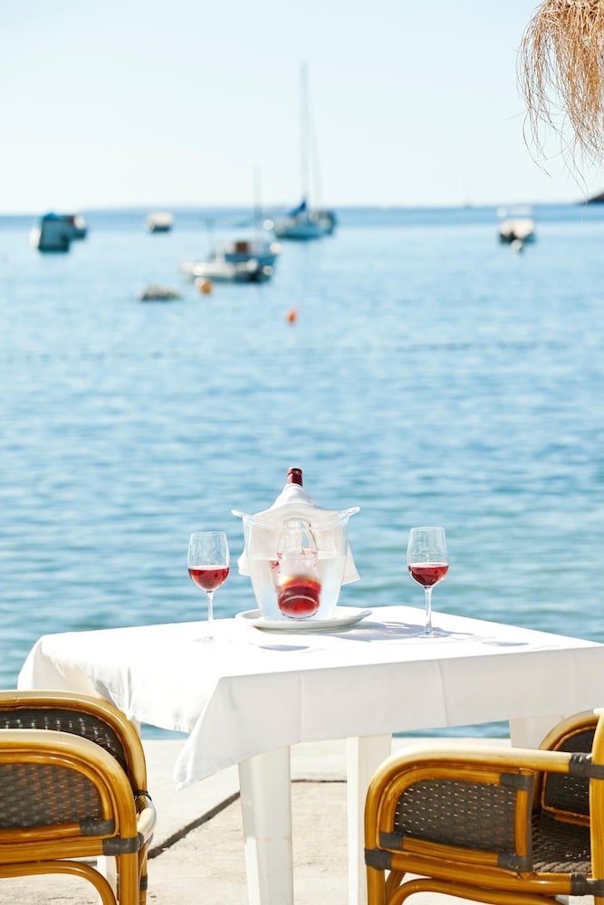 Hotel Ses Figueres — Restaurant & bars in Ibiza Town, Balearic Islands