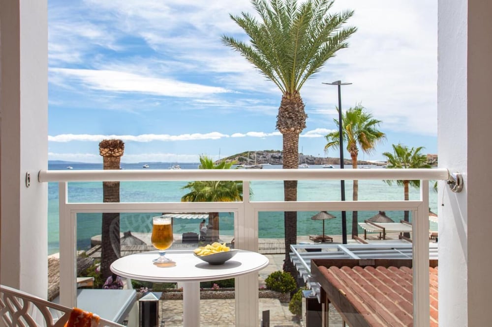 Hotel Ses Figueres — Restaurant & bars in Ibiza Town, Balearic Islands