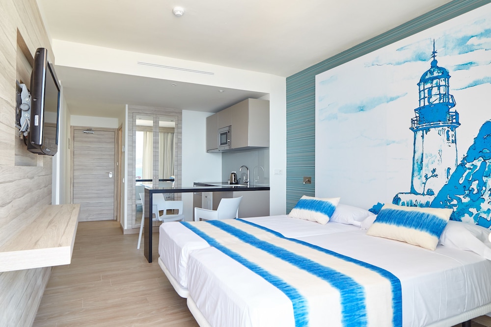 Sol Bahia Ibiza Suites — Hotel rooms in San Antonio, Balearic Islands