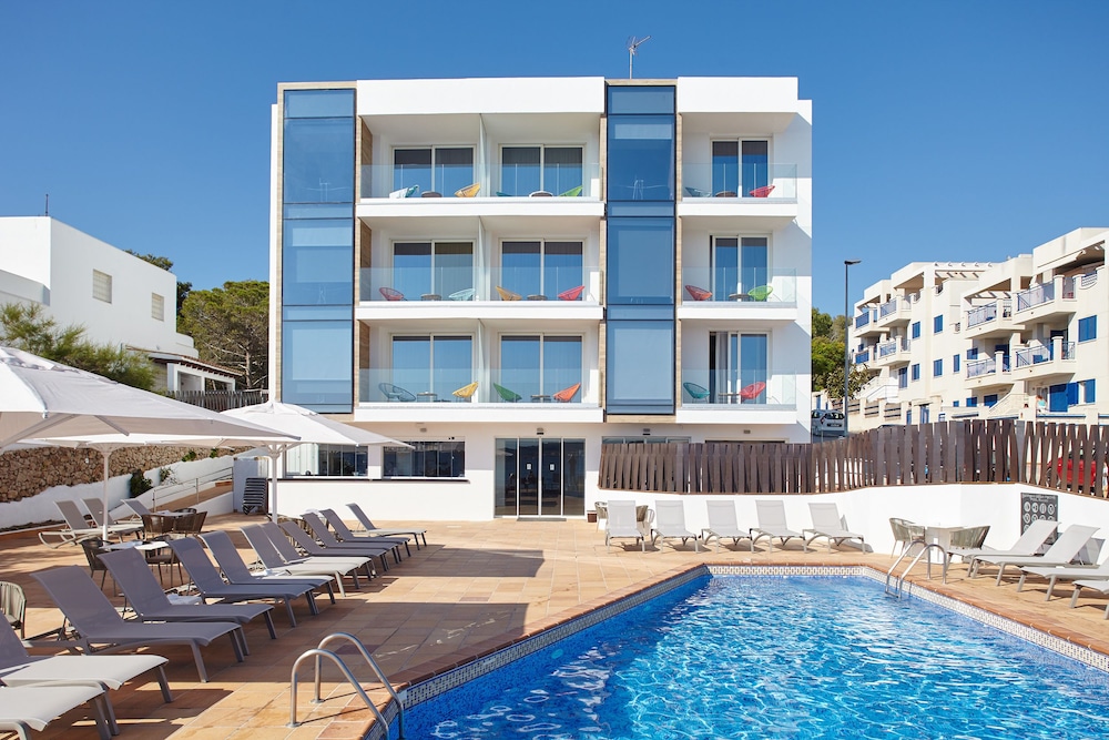 Sol Bahia Ibiza Suites — Swimming pool in San Antonio, Balearic Islands