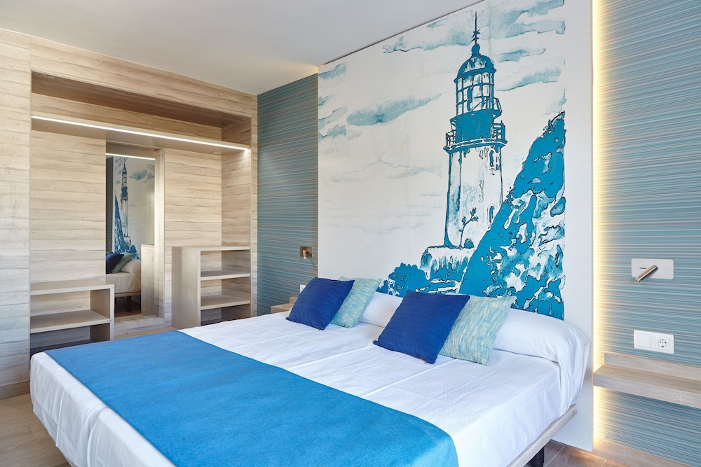 Sol Bahia Ibiza Suites — Hotel rooms in San Antonio, Balearic Islands