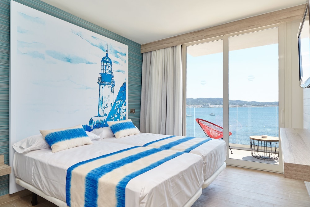Sol Bahia Ibiza Suites — Hotel rooms in San Antonio, Balearic Islands