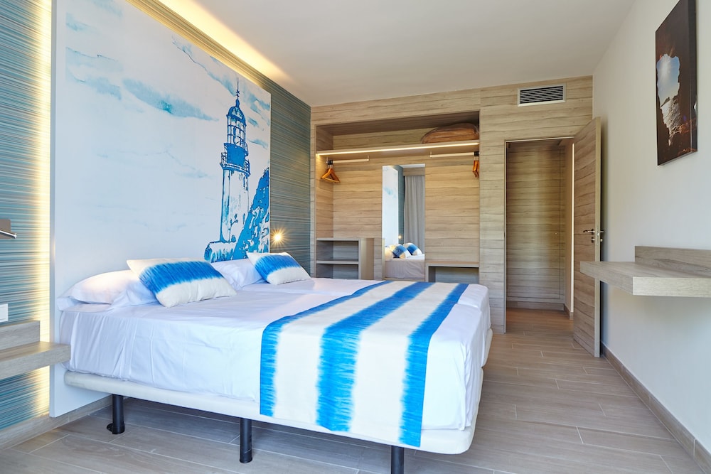 Sol Bahia Ibiza Suites — Hotel rooms in San Antonio, Balearic Islands