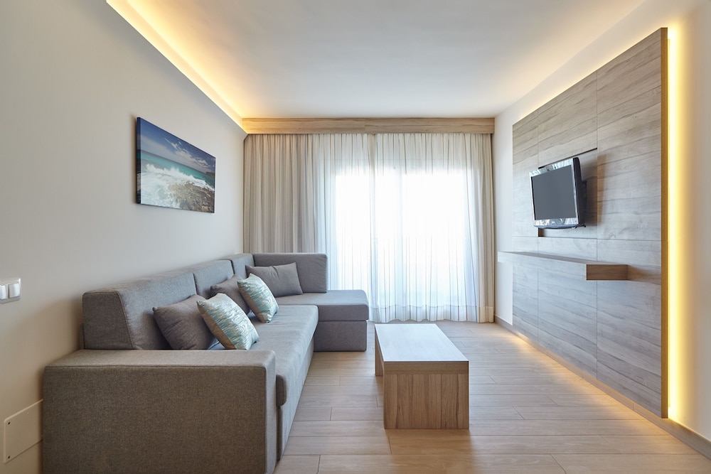 Sol Bahia Ibiza Suites — Hotel rooms in San Antonio, Balearic Islands