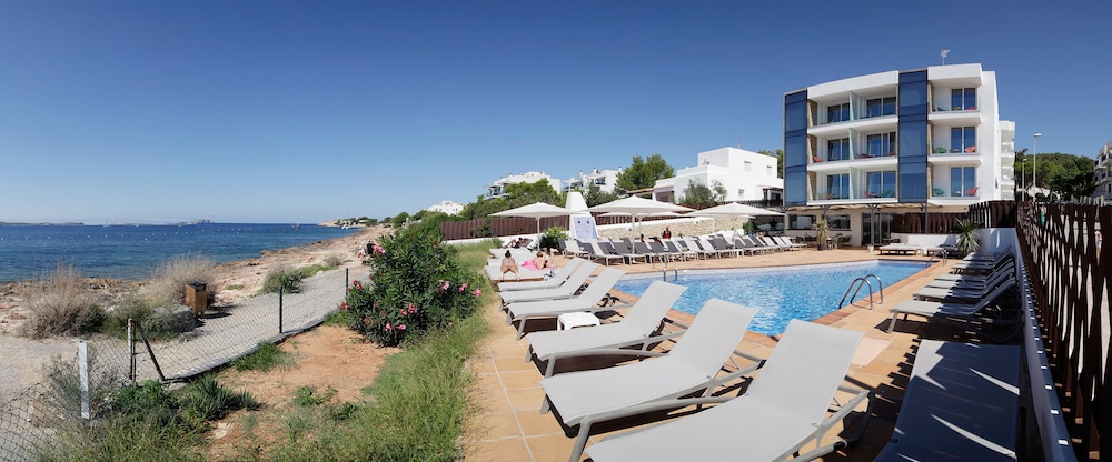 Sol Bahia Ibiza Suites — Swimming pool in San Antonio, Balearic Islands