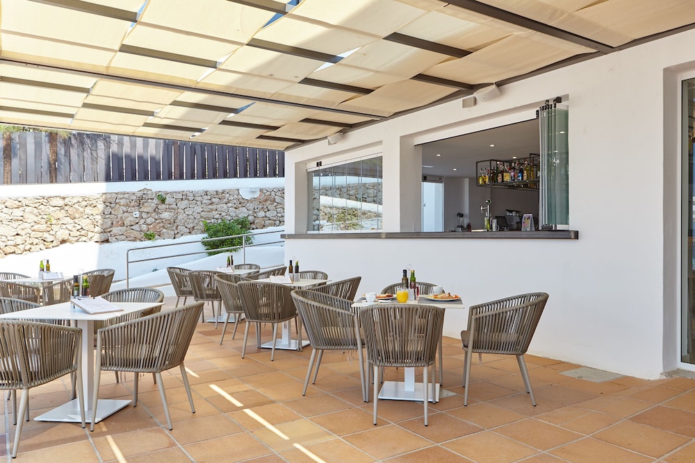 Sol Bahia Ibiza Suites — Restaurant & bars in San Antonio, Balearic Islands