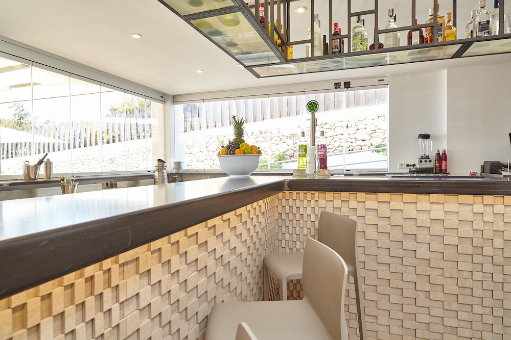 Sol Bahia Ibiza Suites — Restaurant & bars in San Antonio, Balearic Islands