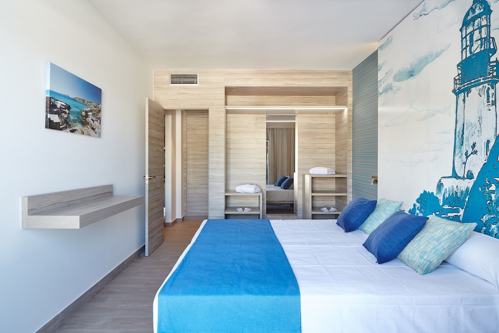 Sol Bahia Ibiza Suites — Hotel rooms in San Antonio, Balearic Islands