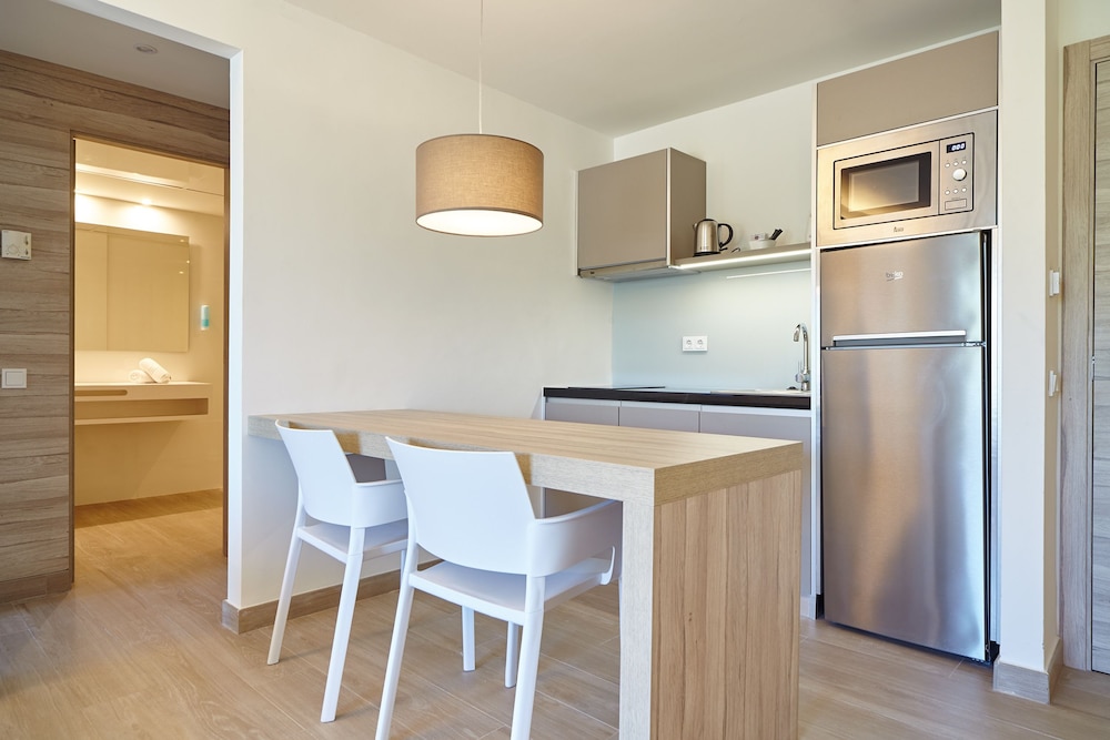 Sol Bahia Ibiza Suites — Hotel rooms in San Antonio, Balearic Islands