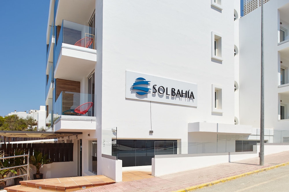 Sol Bahia Ibiza Suites — Hotel building in San Antonio, Balearic Islands