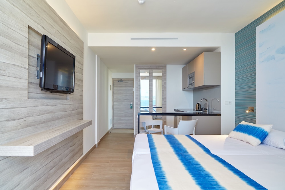 Sol Bahia Ibiza Suites — Hotel rooms in San Antonio, Balearic Islands