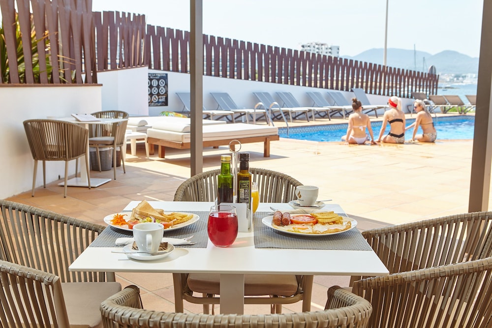 Sol Bahia Ibiza Suites — Restaurant & bars in San Antonio, Balearic Islands