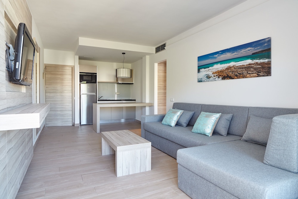 Sol Bahia Ibiza Suites — Hotel rooms in San Antonio, Balearic Islands