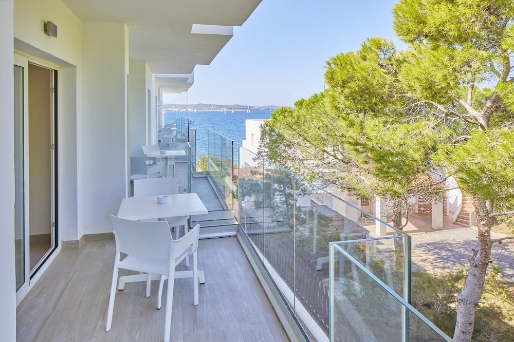 Sol Bahia Ibiza Suites — Hotel building in San Antonio, Balearic Islands