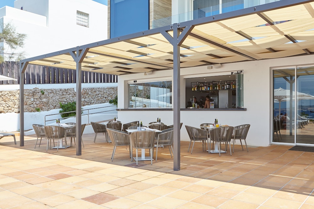 Sol Bahia Ibiza Suites — Restaurant & bars in San Antonio, Balearic Islands