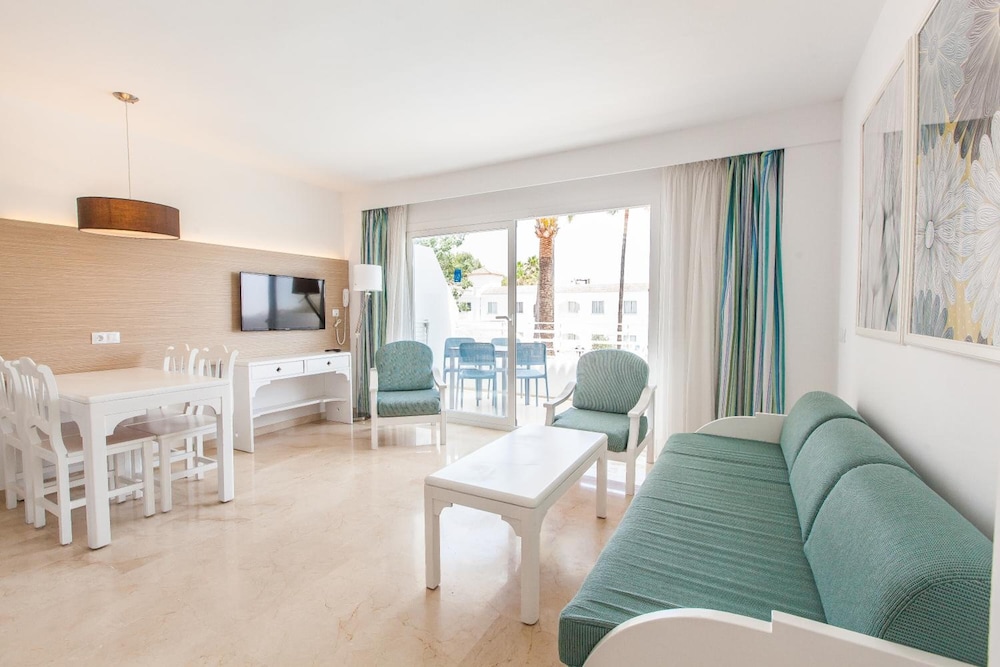 A10 Solecito Apartamentos — Hotel rooms in Alcudia, Balearic Islands