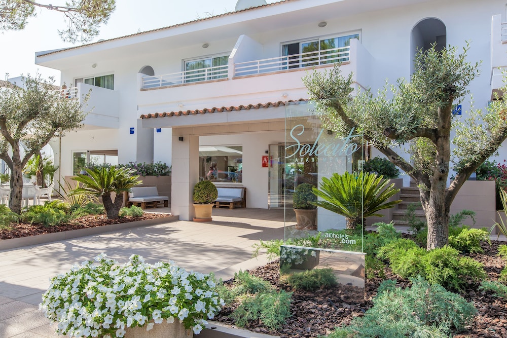 A10 Solecito Apartamentos — Hotel building in Alcudia, Balearic Islands