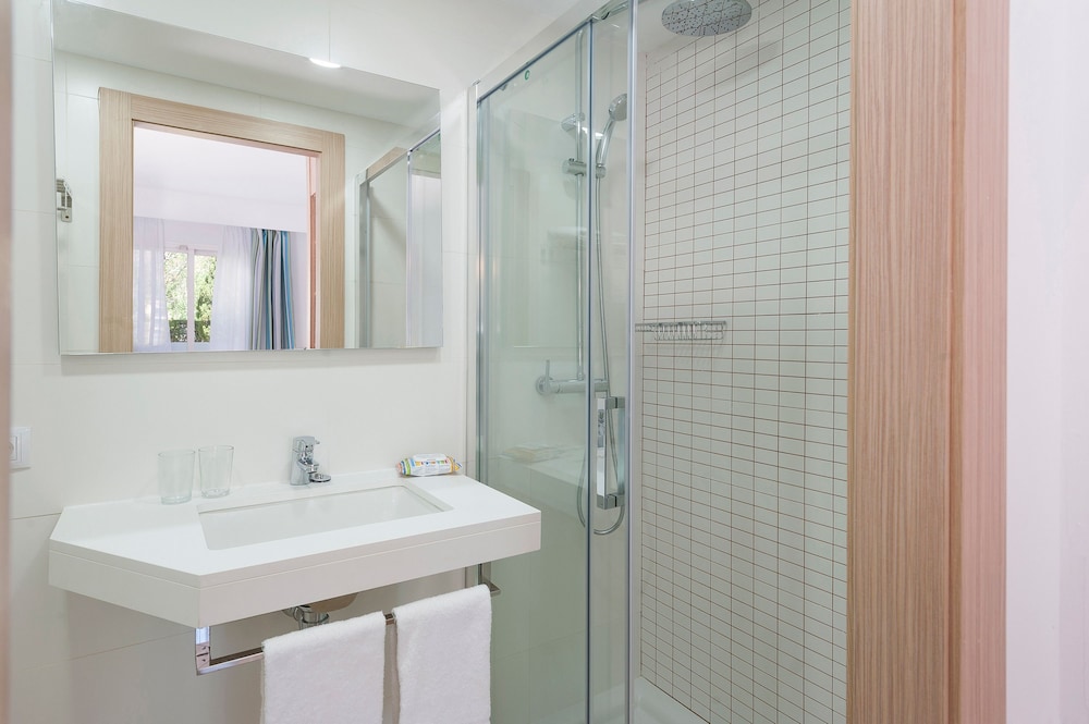 A10 Solecito Apartamentos — Hotel rooms in Alcudia, Balearic Islands