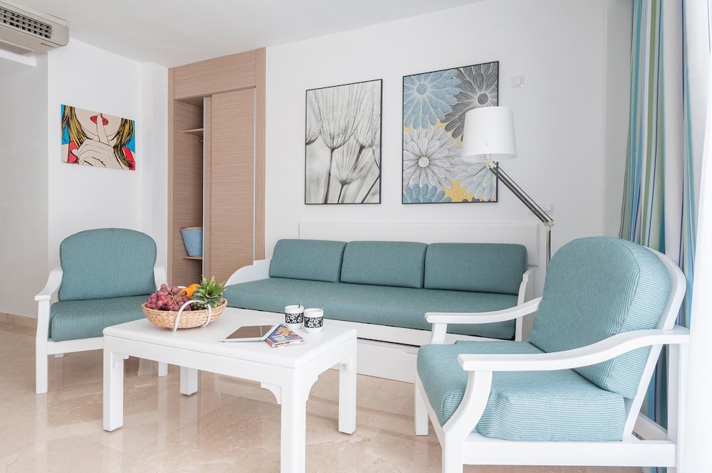 A10 Solecito Apartamentos — Hotel rooms in Alcudia, Balearic Islands