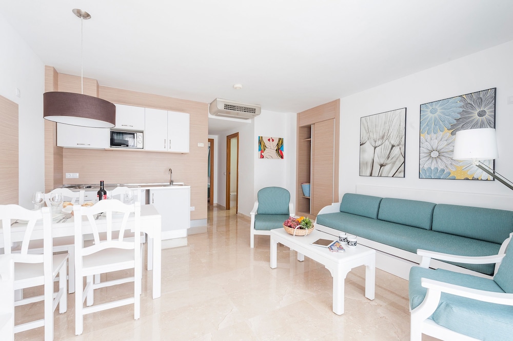 A10 Solecito Apartamentos — Hotel rooms in Alcudia, Balearic Islands