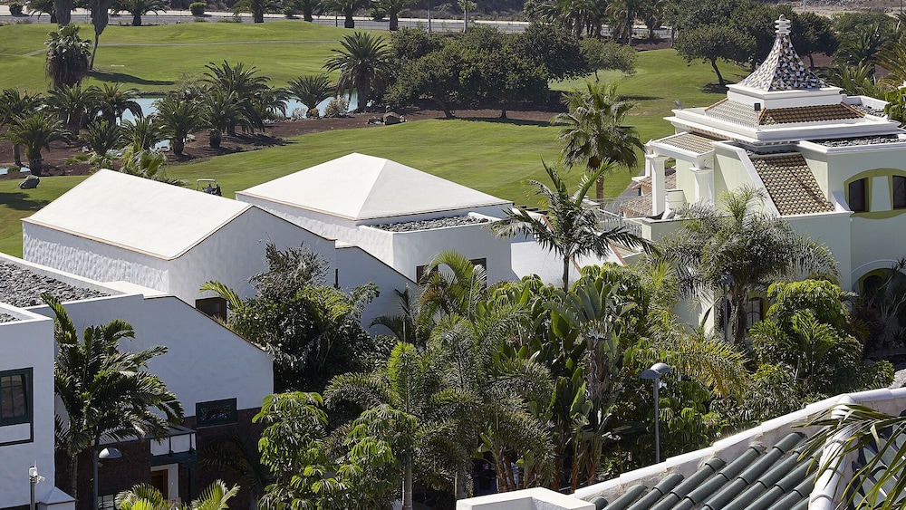 Hotel Suite Villa María — Hotel building in Costa Adeje, Canary Islands