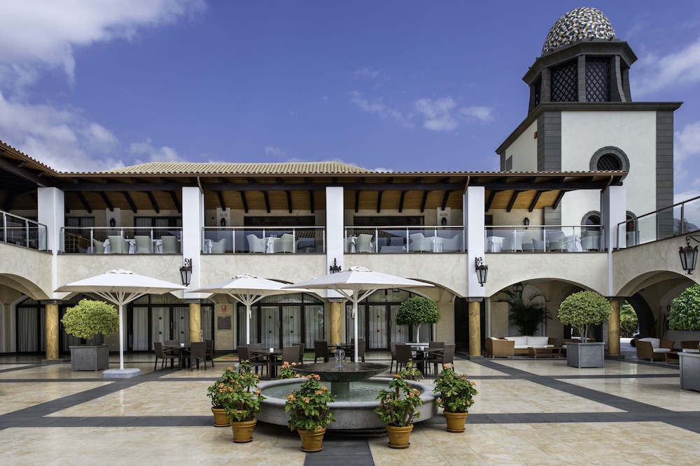 Hotel Suite Villa María — Hotel building in Costa Adeje, Canary Islands