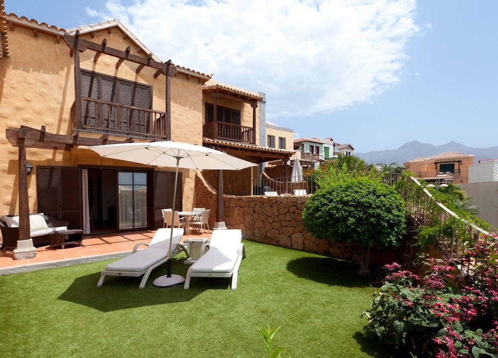 Hotel Suite Villa María — Hotel building in Costa Adeje, Canary Islands