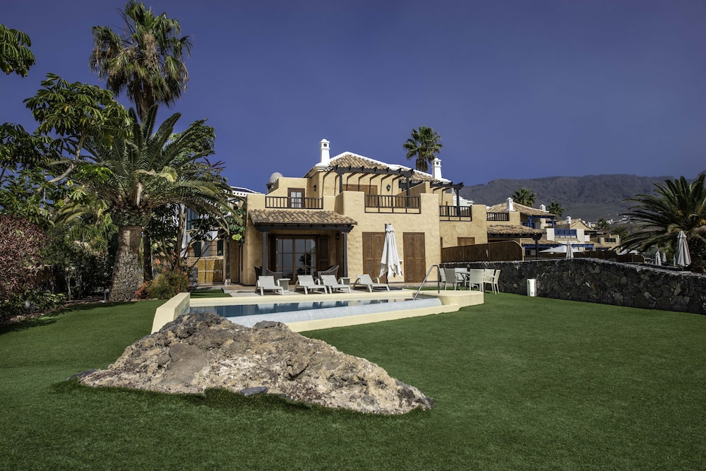 Hotel Suite Villa María — Hotel building in Costa Adeje, Canary Islands