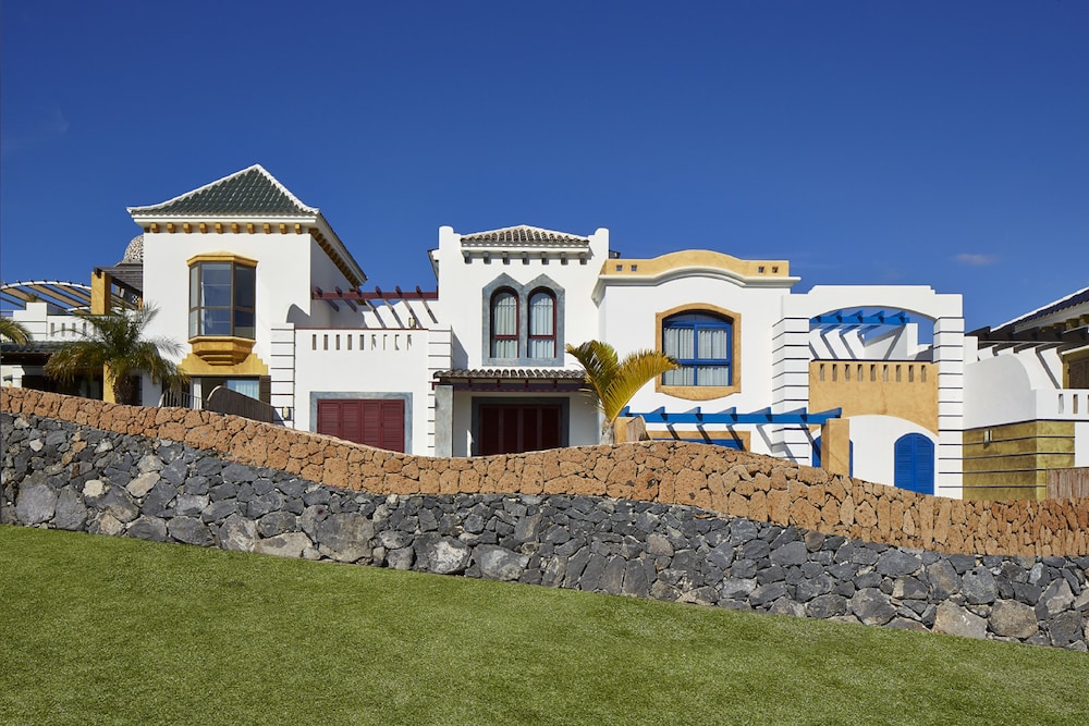 Hotel Suite Villa María — Hotel building in Costa Adeje, Canary Islands