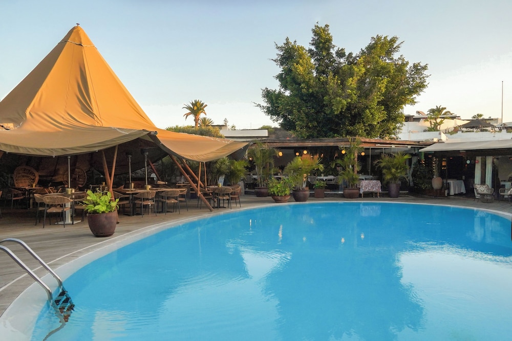 Villas Alondra — Restaurant in Puerto del Carmen, Canary Islands