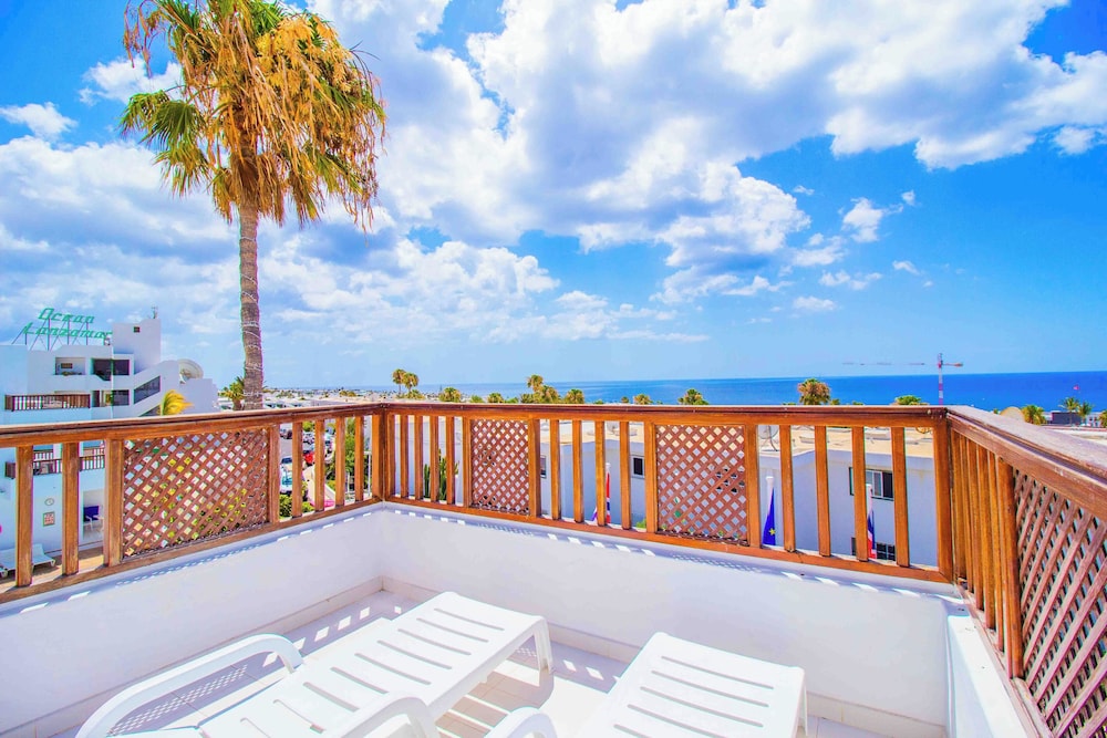 Vista Mar - SELECT ADULTS (+16) — Hotel building in Puerto del Carmen, Canary Islands