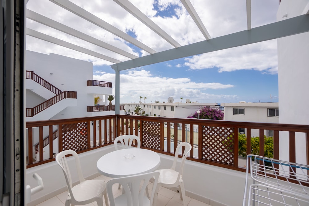 Vista Mar - SELECT ADULTS (+16) — Hotel building in Puerto del Carmen, Canary Islands