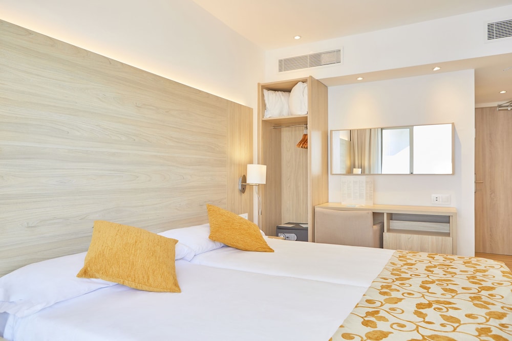 Hotel Ilusion Moreyo - Adults Only — Hotel rooms in Cala Bona, Balearic Islands