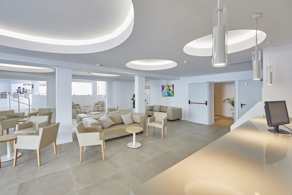 Hotel Ilusion Moreyo - Adults Only — Hotel building in Cala Bona, Balearic Islands