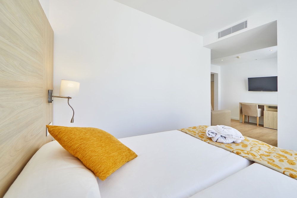 Hotel Ilusion Moreyo - Adults Only — Hotel rooms in Cala Bona, Balearic Islands