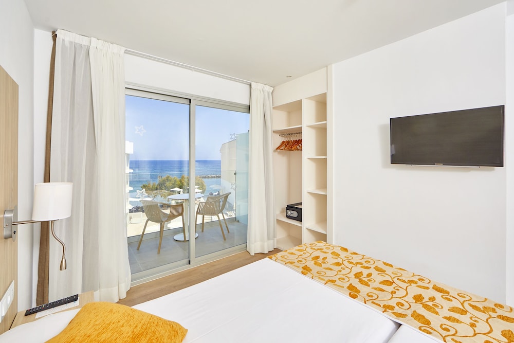 Hotel Ilusion Moreyo - Adults Only — Hotel rooms in Cala Bona, Balearic Islands