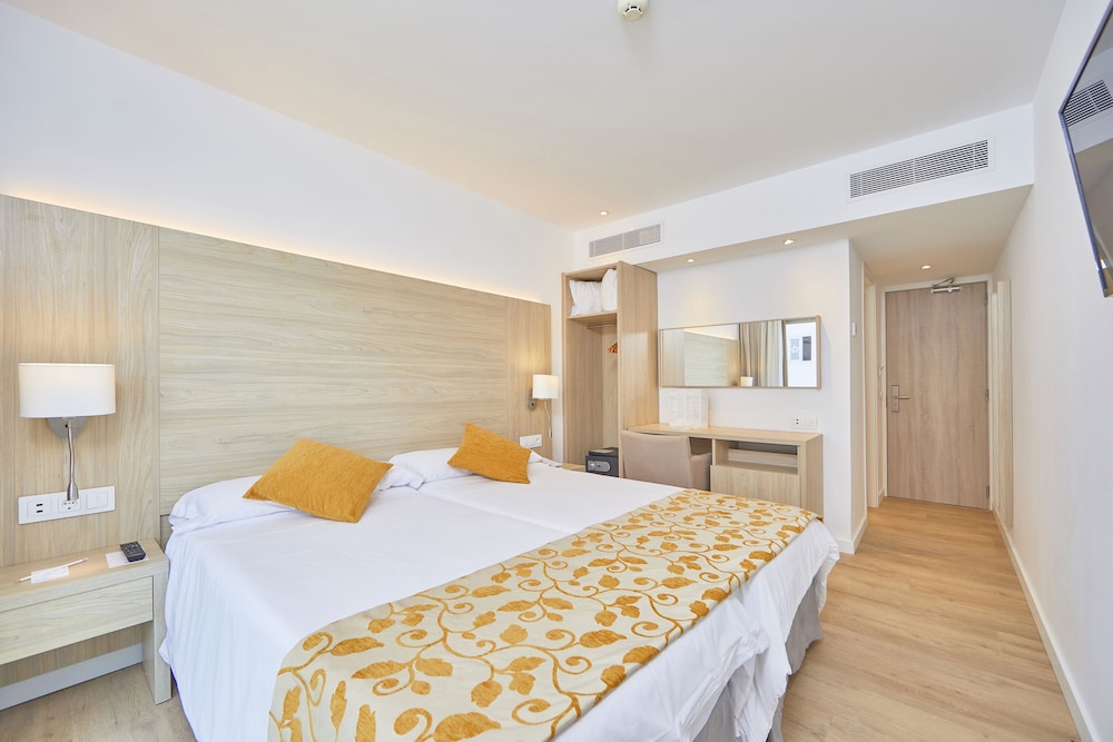 Hotel Ilusion Moreyo - Adults Only — Hotel rooms in Cala Bona, Balearic Islands