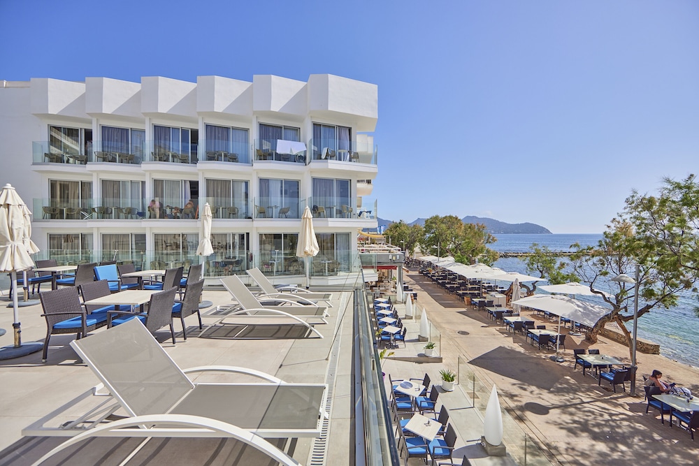 Hotel Ilusion Moreyo - Adults Only — Hotel building in Cala Bona, Balearic Islands