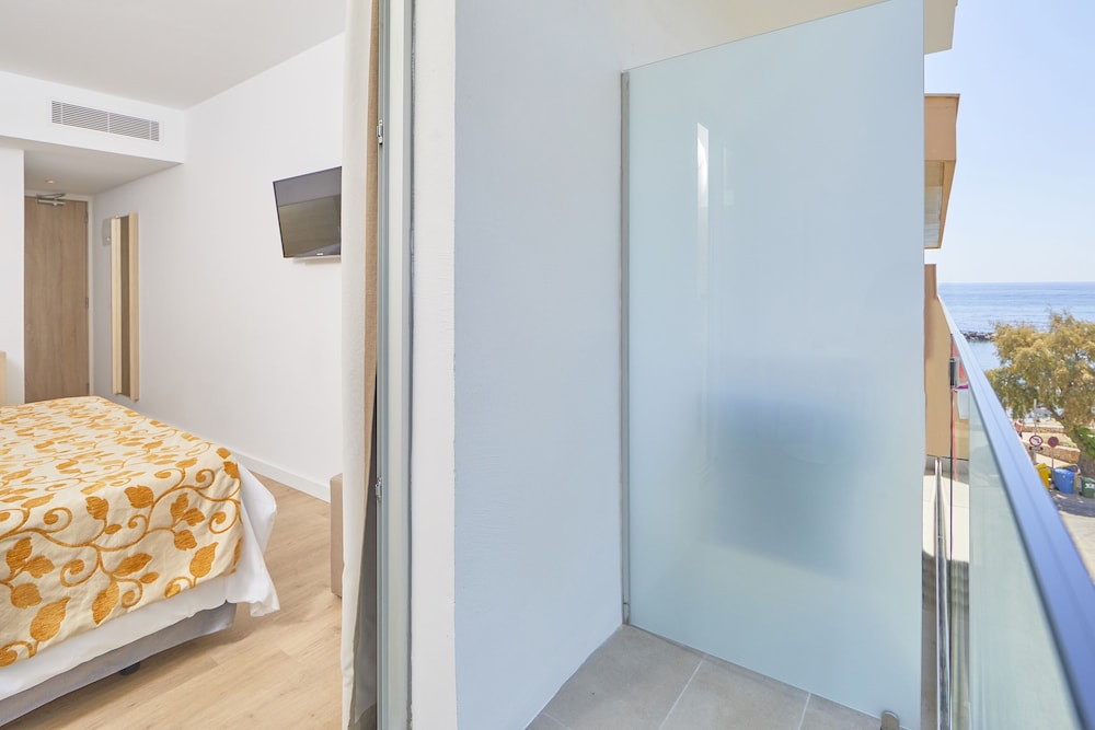 Hotel Ilusion Moreyo - Adults Only — Hotel rooms in Cala Bona, Balearic Islands