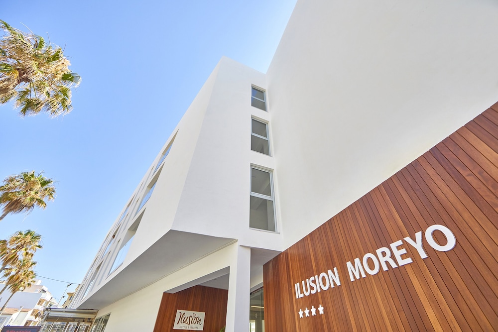 Hotel Ilusion Moreyo - Adults Only — Hotel building in Cala Bona, Balearic Islands