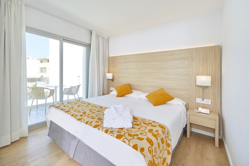 Hotel Ilusion Moreyo - Adults Only — Hotel rooms in Cala Bona, Balearic Islands
