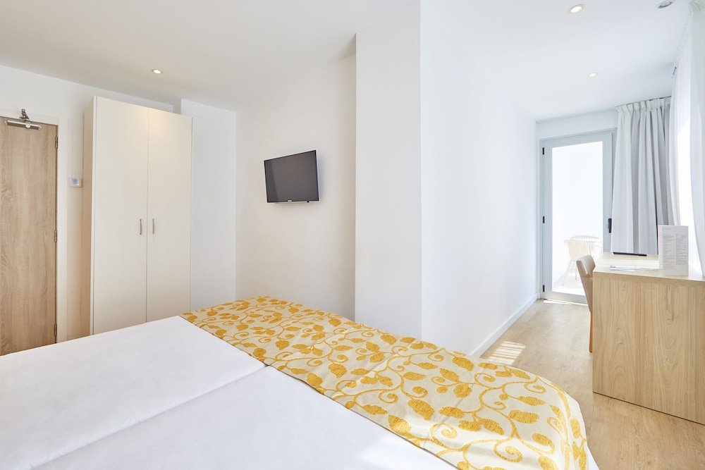 Hotel Ilusion Moreyo - Adults Only — Hotel rooms in Cala Bona, Balearic Islands