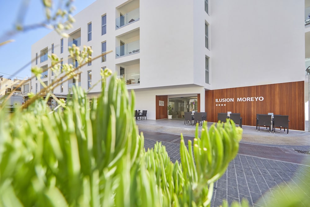 Hotel Ilusion Moreyo - Adults Only — Hotel building in Cala Bona, Balearic Islands