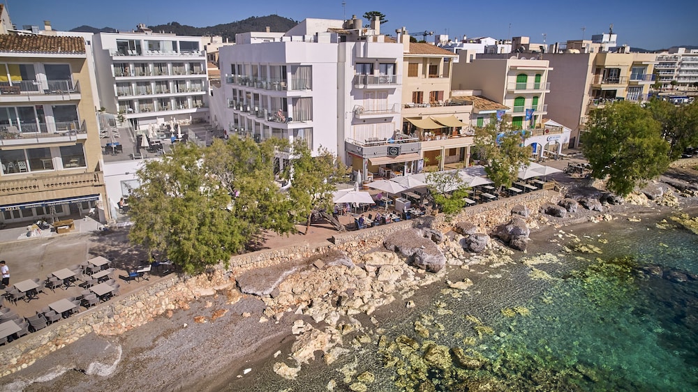 Hotel Ilusion Moreyo - Adults Only — Hotel building in Cala Bona, Balearic Islands